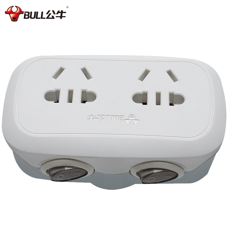 公牛一转多转换器插座 GN-9323_http://www.chuangxinoa.com/img/sp/images/20170614162320207677386.jpg